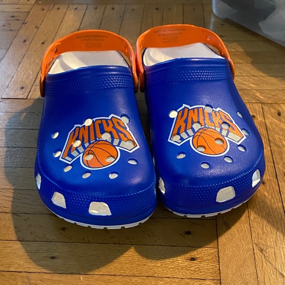 CROCS UNISEX Blue and Orange Basketball Slippers - Picture 4 of 4